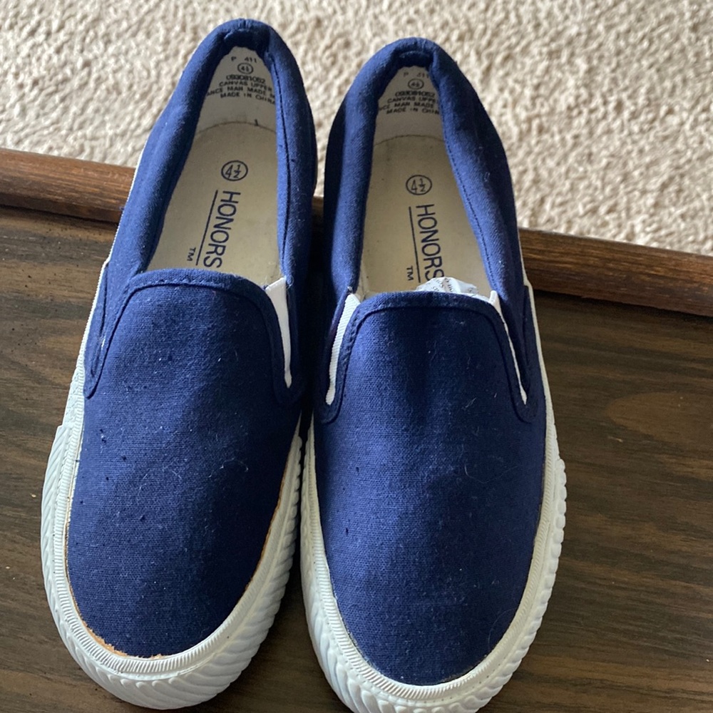 NWOT HONORS Navy Blue Canvas Shoes, Size 4 1/2